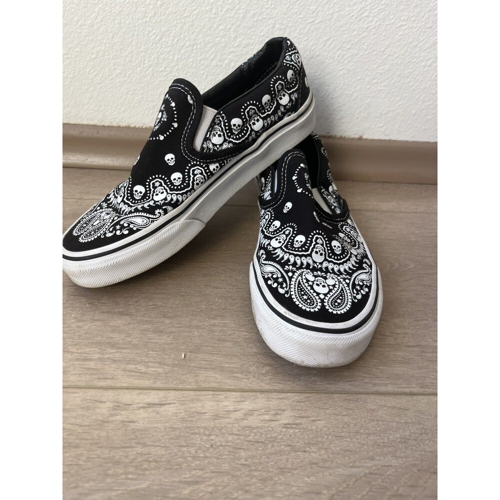 VANS Rare Classic Slip On Black Bandana Paisley Skull Print Shoes M 4.5 W 6 - Picture 3 of 6